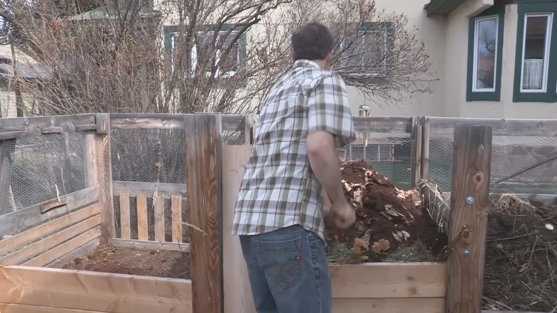 Thumbnail image for Grow Up! A guide to growing food naturally 009-Season Extension